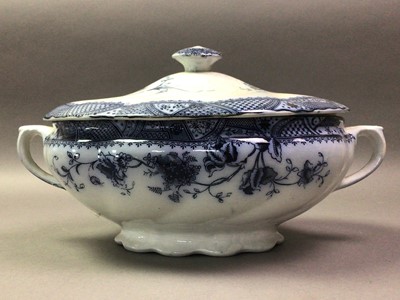 Lot 475 - GROUP OF BLUE AND WHITE CERAMICS