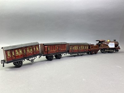 Lot 1019 - HORNBY 'O' GUAGE TRAIN SET AND ACCESSORIES