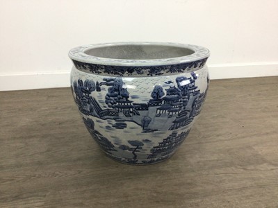 Lot 493 - CHINESE BLUE AND WHITE FISH BOWL