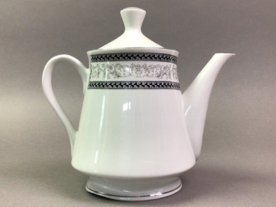 Lot 618 - JAPANESE TEA AND DINNER SERVICE