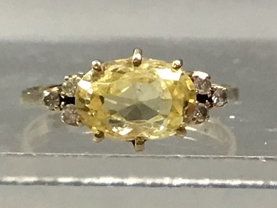 Lot 674 - DIAMOND AND GEM SET DRESS RING