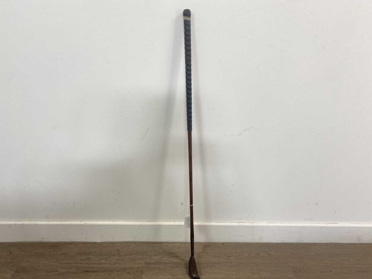 Lot 1656 - ARTHUR BROWN 'HARRY VARDON' HICKORY SHAFTED PUTTER