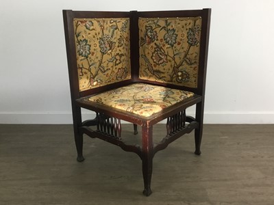 Lot 717 - CORNER SEAT