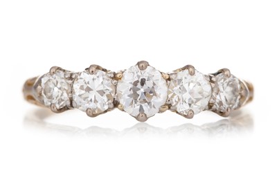 Lot 524 - DIAMOND FIVE STONE RING