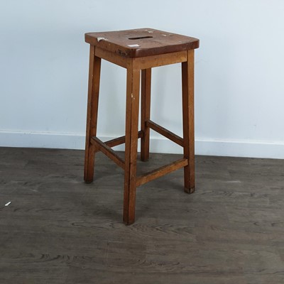 Lot 721 - SCHOOL LAB STOOL