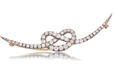 Lot 485 - DIAMOND BROOCH