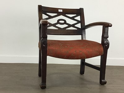 Lot 781 - SMALL EARLY 20TH CENTURY OAK ARMCHAIR