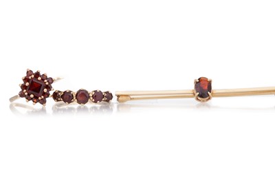 Lot 560 - GROUP OF GARNET JEWELLERY