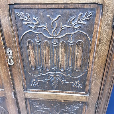 Lot 819 - 2OTH CENTURY OAK WARDROBE