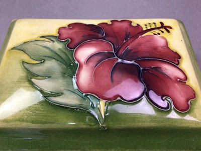 Lot 833 - MOORCROFT 'HIBISCUS' PATTERN LIDDED BOX