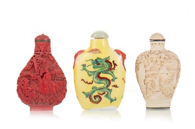 Lot 1117 - THREE CHINESE SNUFF BOTTLES