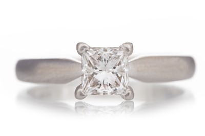 Lot 497 - CERTIFICATED DIAMOND SOLITAIRE RING