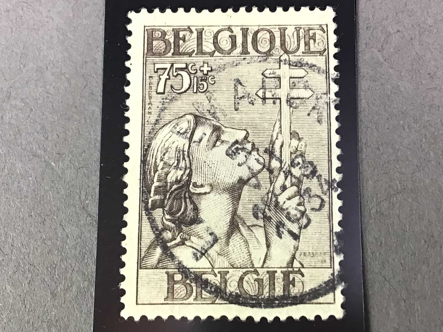 Lot 17 - WORLD - STAMP ALBUMS