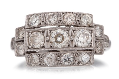 Lot 584 - DIAMOND DRESS RING