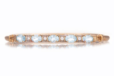 Lot 523 - TOPAZ AND GEM SET BANGLE