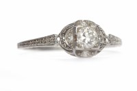 Lot 476 - ART DECO STYLE DIAMOND SINGLE STONE RING the...