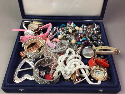 Lot 86 - COLLECTION OF COSTUME JEWELLERY