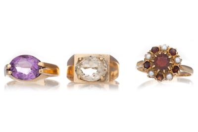 Lot 557 - SIX GEM SET RINGS