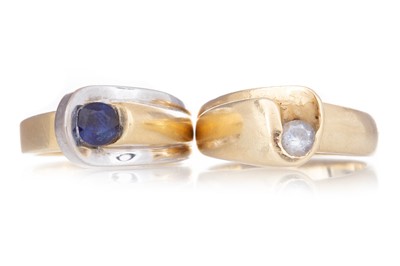 Lot 564 - SAPPHIRE RING