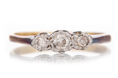 Lot 597 - DIAMOND THREE STONE RING