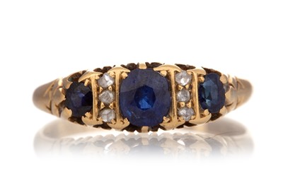 Lot 569 - VICTORIAN SAPPHIRE AND DIAMOND RING