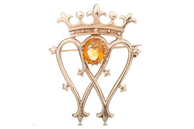 Lot 605 - LUCKENBOOTH BROOCH