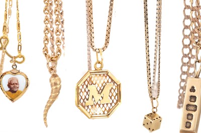 Lot 577 - COLLECTION OF GOLD CHAINS