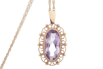 Lot 579 - AMETHYST OVAL PENDANT ON CHAIN