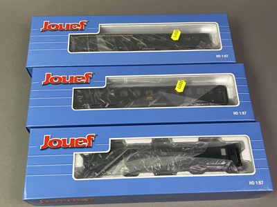 Lot 132 - MODEL RAILWAY, FRENCH ENGINES AND COACHES