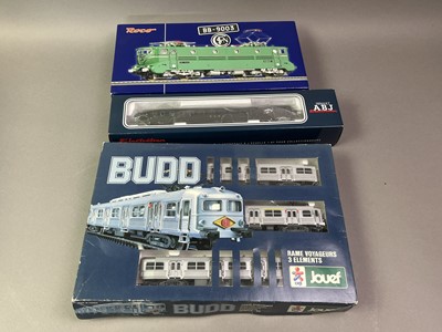 Lot 132 - MODEL RAILWAY, FRENCH ENGINES AND COACHES