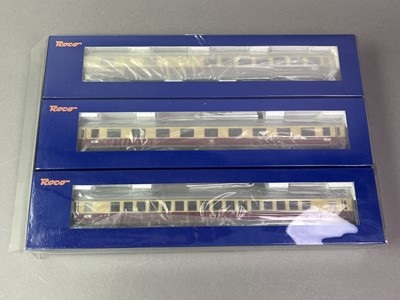 Lot 132 - MODEL RAILWAY, FRENCH ENGINES AND COACHES
