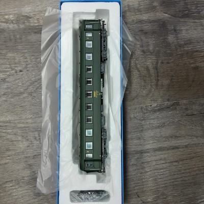 Lot 132 - MODEL RAILWAY, FRENCH ENGINES AND COACHES