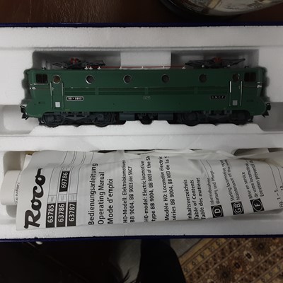 Lot 132 - MODEL RAILWAY, FRENCH ENGINES AND COACHES