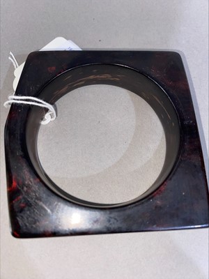 Lot 347 - RARE 'CHERRY STARDUST' AMBER BAKELITE POCKET WATCH STAND