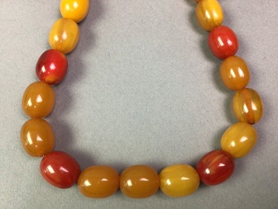 Lot 156 - AMBER NECKLACE