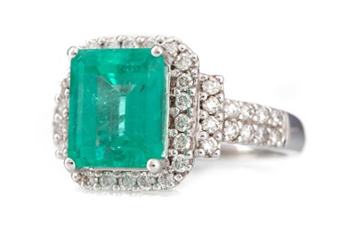 Lot 548 - EMERALD AND DIAMOND RING