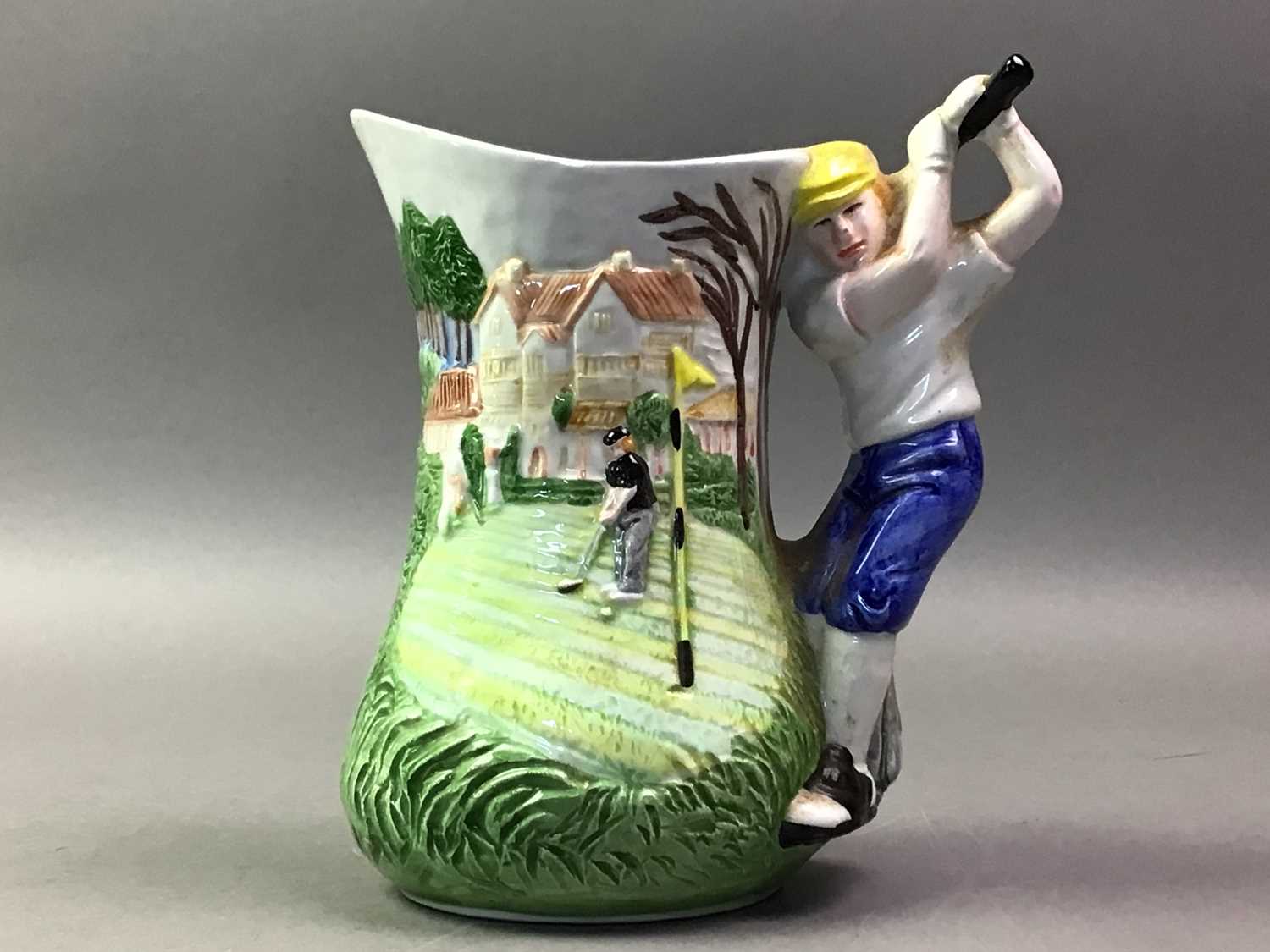 Lot 298 - NOVELTY GOLF CERAMIC JUG
