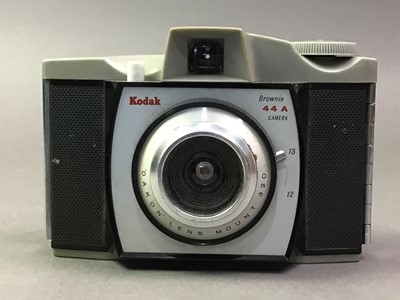 Lot 325 - GROUP OF VARIOUS CAMERAS