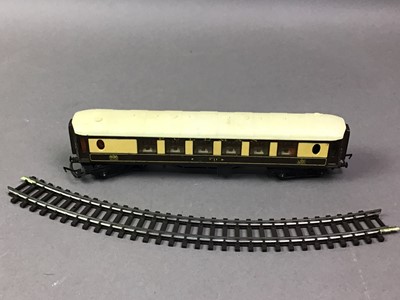 Lot 363 - COLLECTION OF TRI-ANG AND OTHER RAILWAY ITEMS