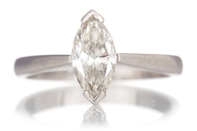 Lot 585 - DIAMOND SOLITAIRE RING