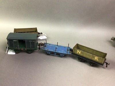 Lot 917 - GROUP OF HORNBY O GAUGE GOODS WAGONS