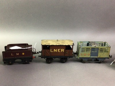 Lot 917 - GROUP OF HORNBY O GAUGE GOODS WAGONS