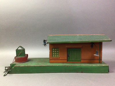 Lot 923 - GROUP OF HORNBY 0 GAUGE TIN PLATE BUILDINGS