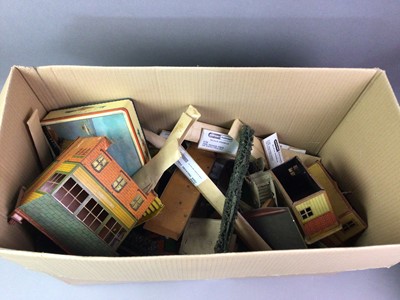 Lot 926 - GROUP OF HORNBY 0 GAUGE BUILDING AND ACCESSORIES