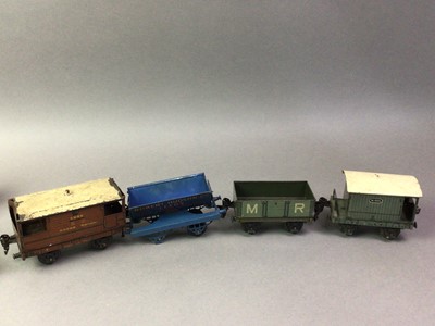 Lot 933 - GROUP OF HORNBY O GAUGE GOODS WAGONS