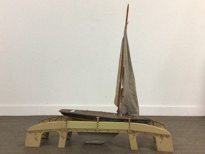 Lot 100A - POND YACHT