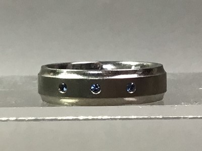 Lot 373 - BLUE DIAMOND AND TITANIUM RING