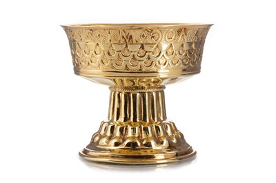 Lot 30 - EDWARDIAN SILVER GILT REPLICA OF THE TUDOR (HOLMS) CUP