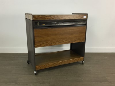 Lot 400 - HOSTESS TROLLEY