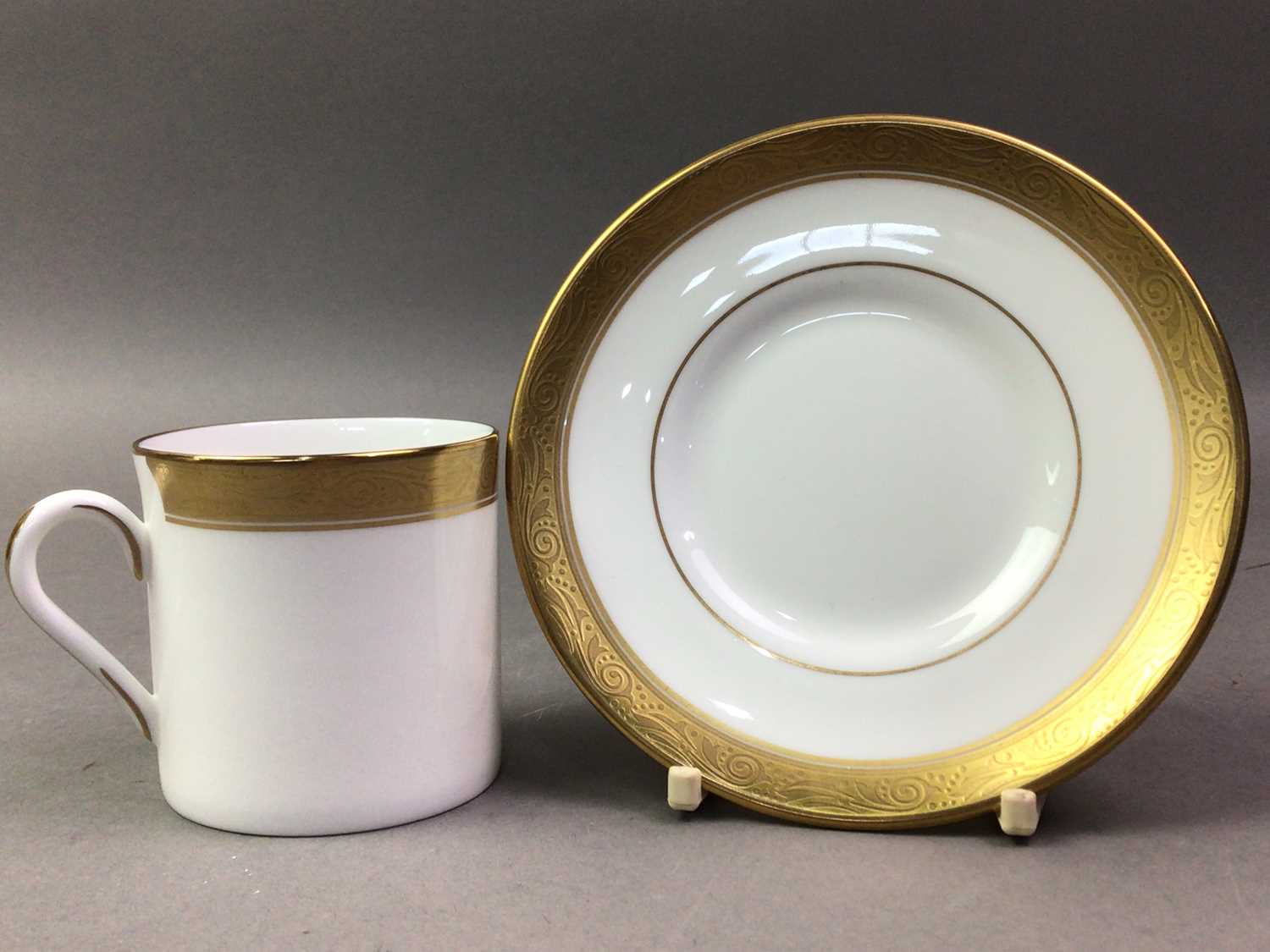 Lot 249 - ROYAL WORCESTER PART DINNER SERVICE